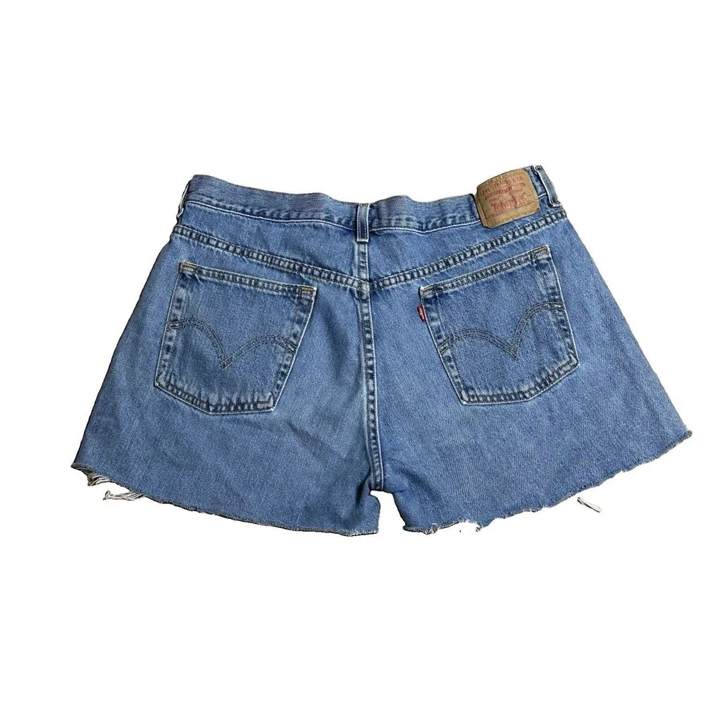 Levi’s Classic Cut Off Jean Shorts Women Misses Sz 16 Faded Medium Wash Red Tab